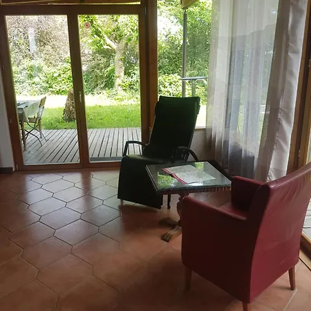 Apartment Mitten Im Garten